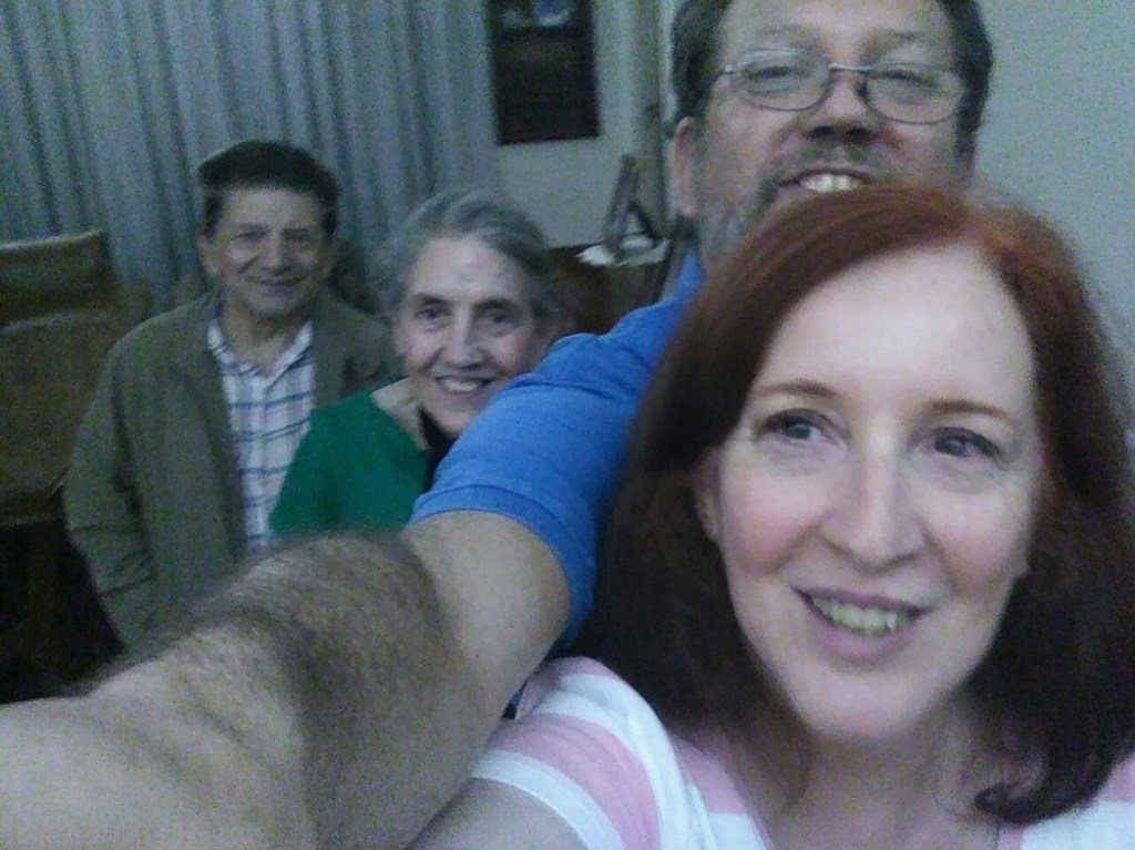 En el grupo de oración de la Verdadera Vida en Dios, Claudette Dubois junto con Guillermo, Roberto y Adriana. Buenos Aires, 2017