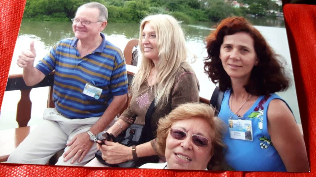 Héctor Dolfi junto a Vassula en Camboriu en el retiro de 2008